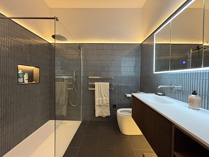 Site extension, Twickenham, Richmond borough